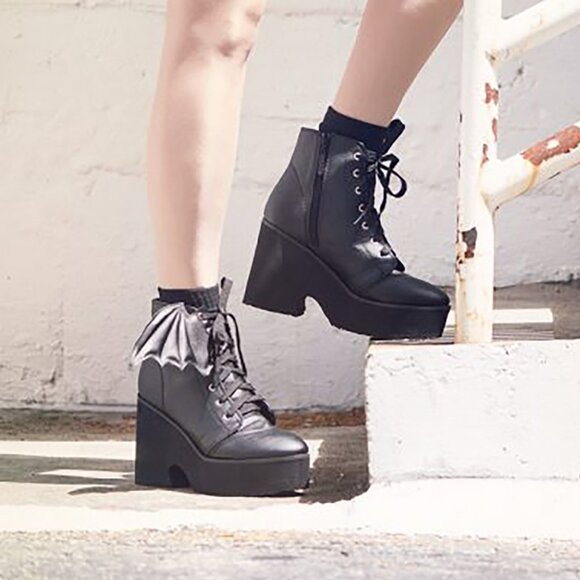 Iron Fist Bat Wing Platform Ankle Boot US 9 EU 40 NIB Halloween Goth - Picture 3 of 15